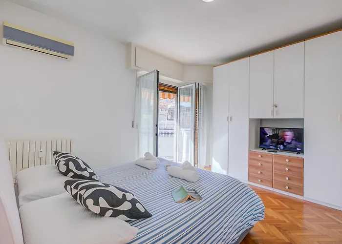 Appartamento Francia - In Town Center - Happy Rentals